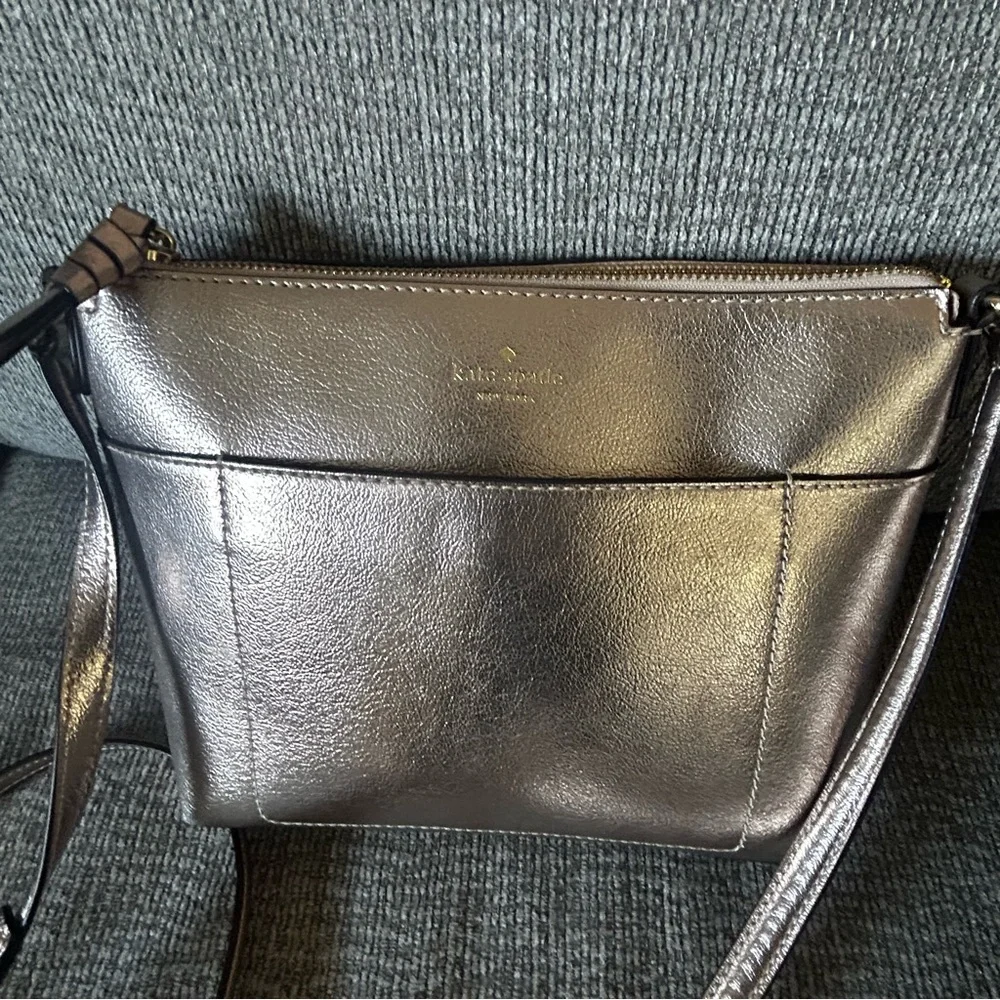 Kate Spade Ivie Rose Gold Metallic Crossbody Bag w/adjustable strap, EUC